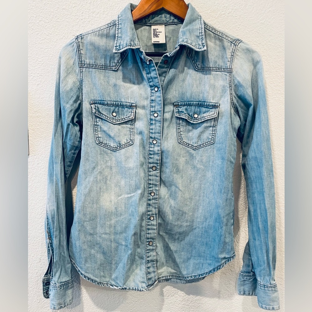 H&M Women’s Long Sleeve Pearl Snap Shirt, Size Small